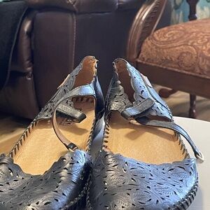 PIKOLINOS Black Leather Loafers with Cutout Design